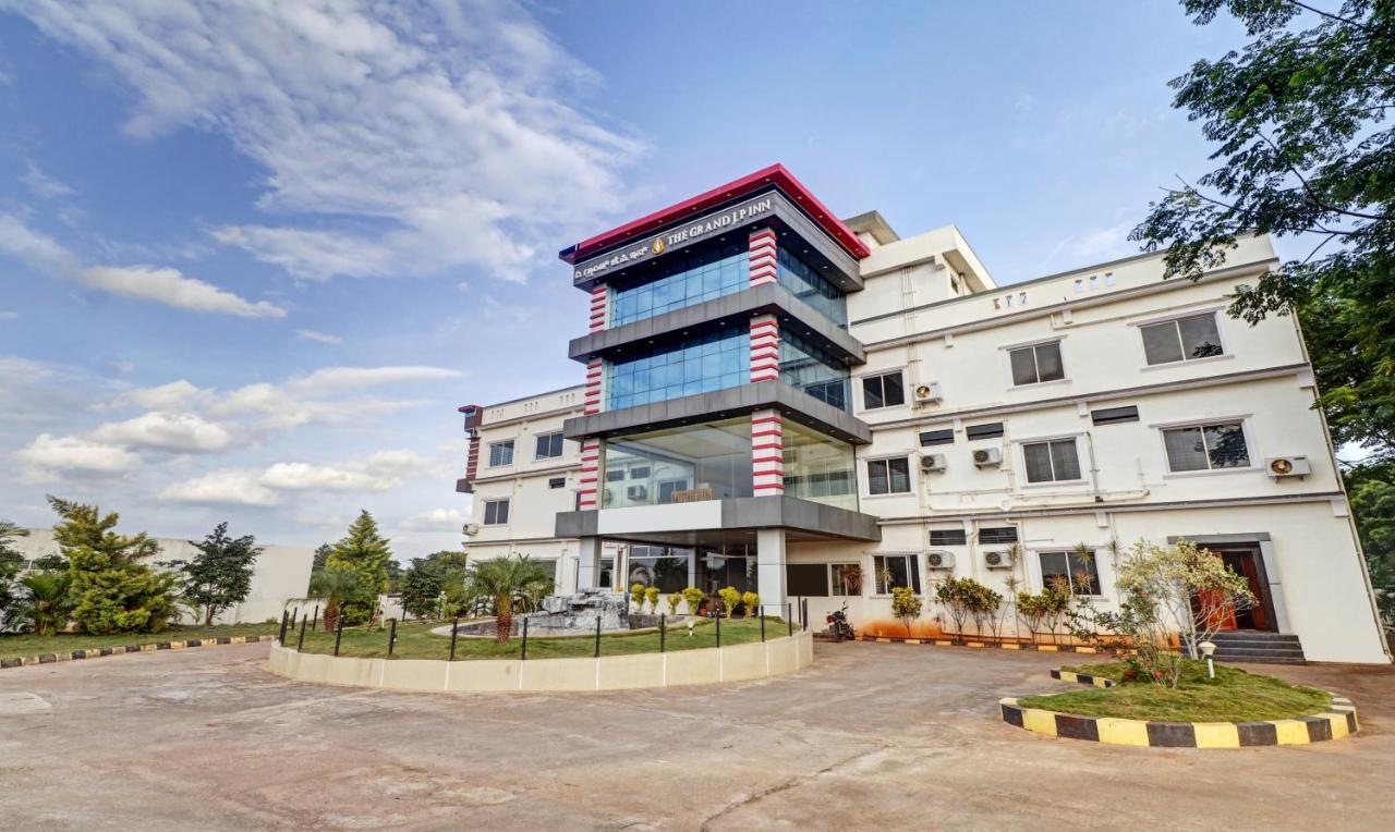 Grand Jp Inn Near 2 Km From Gundlupet Bus Stand Zewnętrze zdjęcie