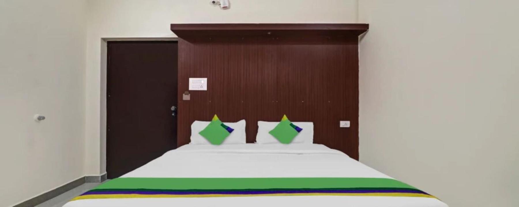 Grand Jp Inn Near 2 Km From Gundlupet Bus Stand Zewnętrze zdjęcie