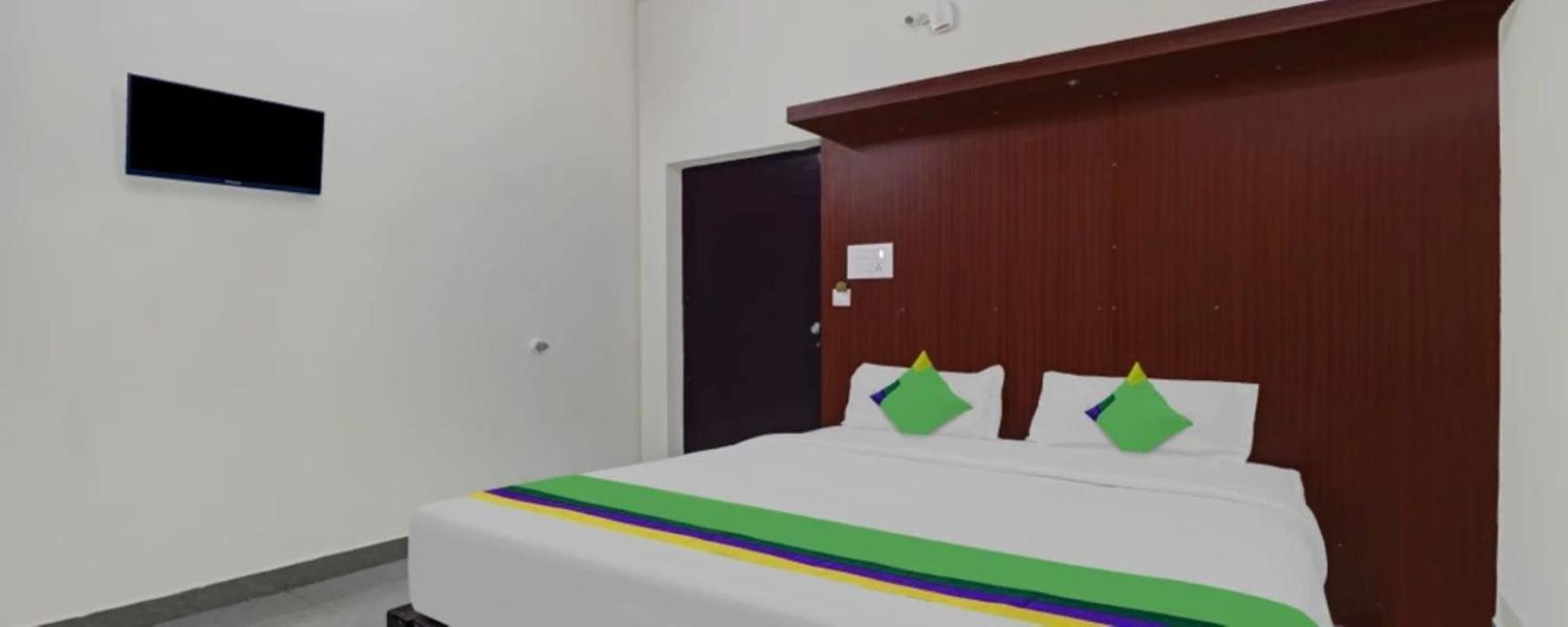 Grand Jp Inn Near 2 Km From Gundlupet Bus Stand Zewnętrze zdjęcie
