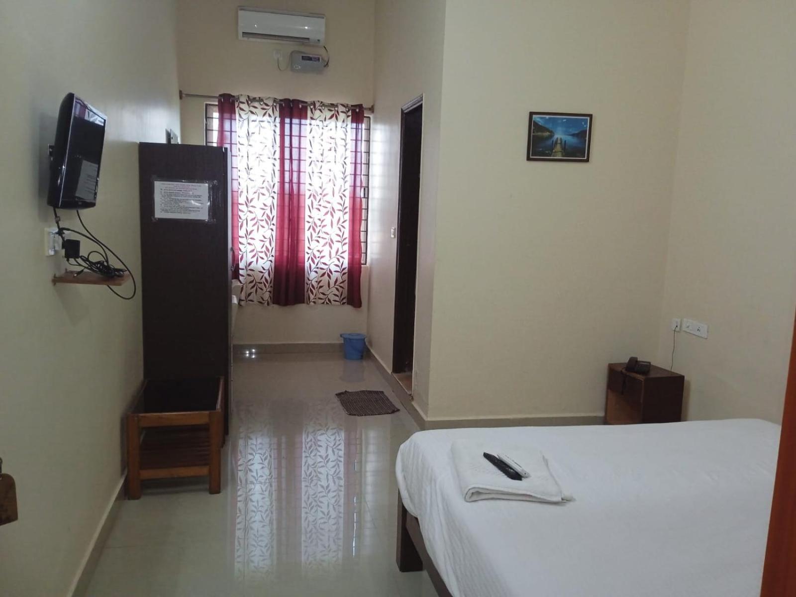 Grand Jp Inn Near 2 Km From Gundlupet Bus Stand Zewnętrze zdjęcie