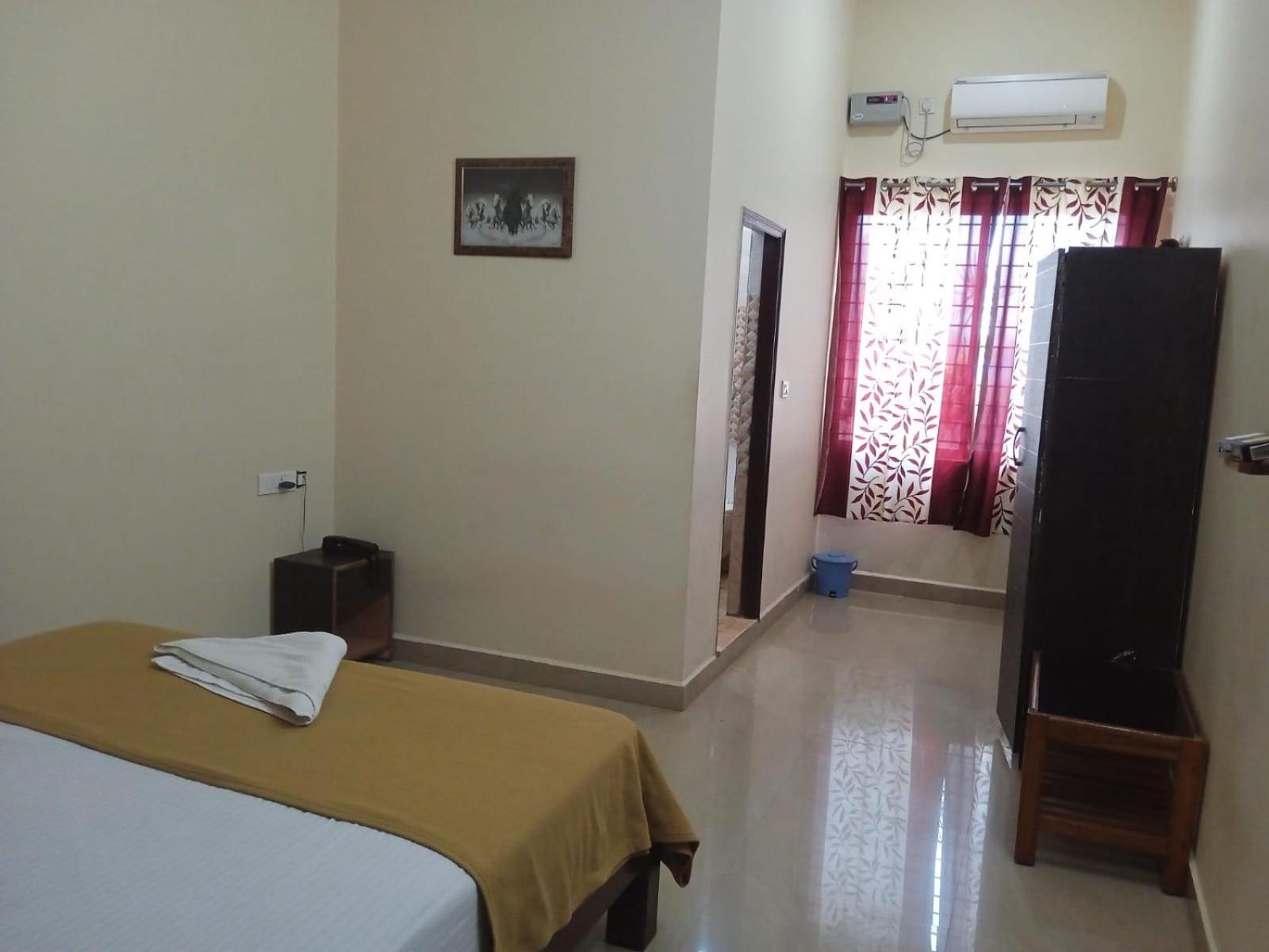 Grand Jp Inn Near 2 Km From Gundlupet Bus Stand Zewnętrze zdjęcie