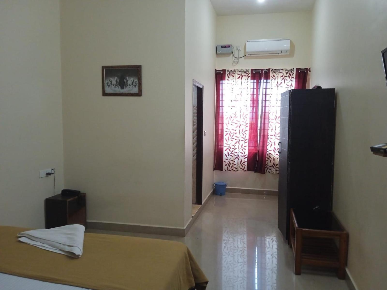 Grand Jp Inn Near 2 Km From Gundlupet Bus Stand Zewnętrze zdjęcie